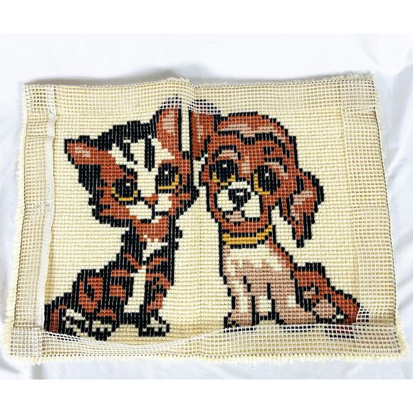 Vtg Completed Latch Hook Rug / Wall Hanging Dog Puppy Cat Kitten 26” x 19” - Picture 4 of 5